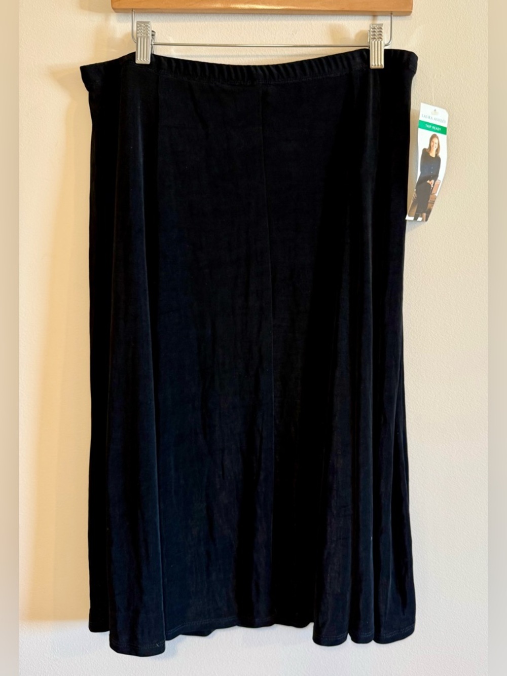 NWT Laura Ashley Black Midi Knit Skirt Travel Ready Collection Size Large